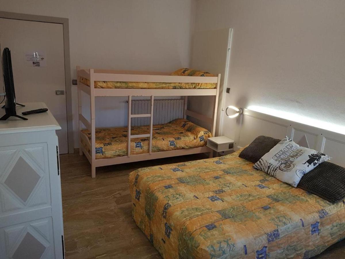 Hotel Armony Laissac Экстерьер фото